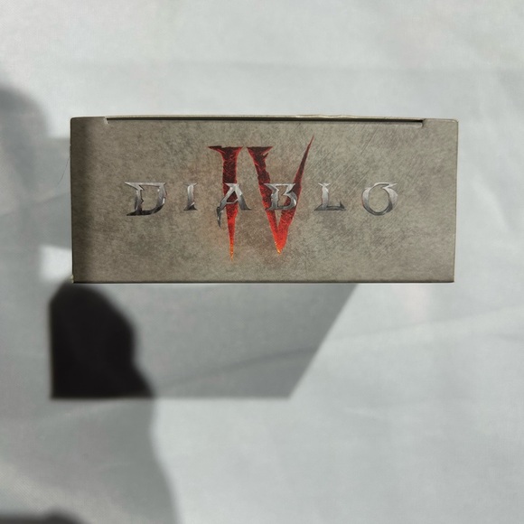 Diablo IV Collector's Edition Pin - Lilith Relic Pin 1/3000 Limited Edition - Picture 5 of 7